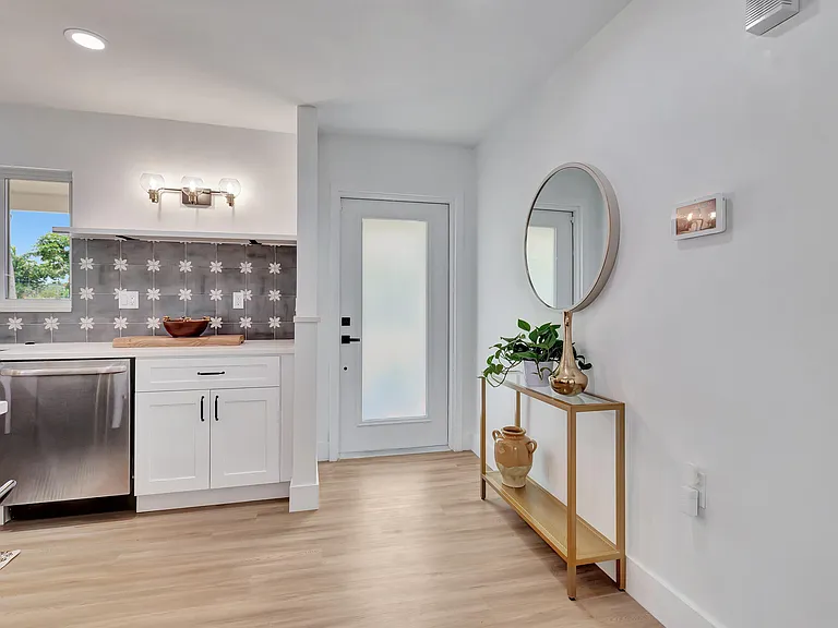 620 Las Palmas Park — Photo 4