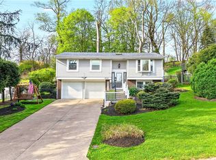1032 Willow Glen Dr, Bethel Park, PA 15102