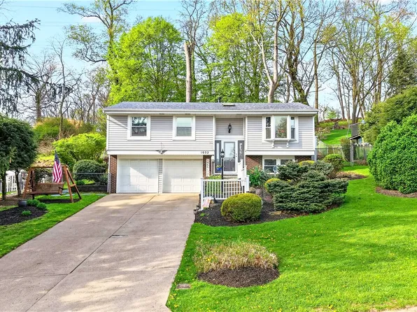 1032 Willow Glen Dr, Bethel Park, PA 15102