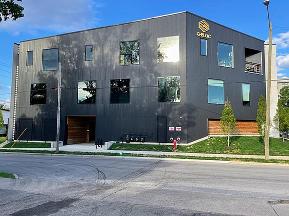 2nd image of 841 E 64th St #301