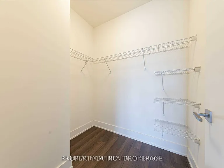 111 Saint Clair Ave W #1023 — Photo 6