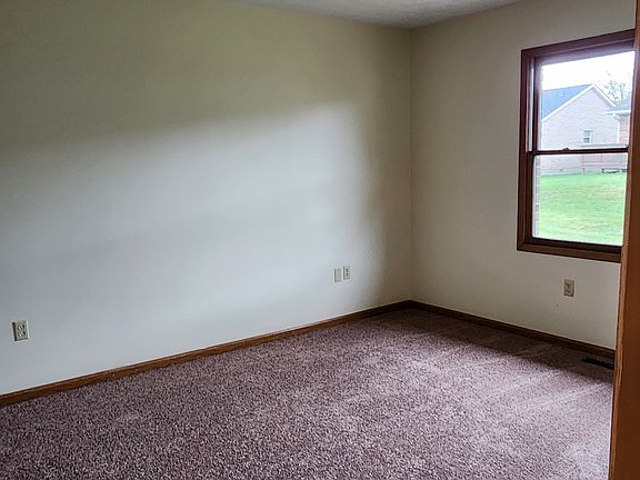 4th image of 471 Yale Dr Unit B