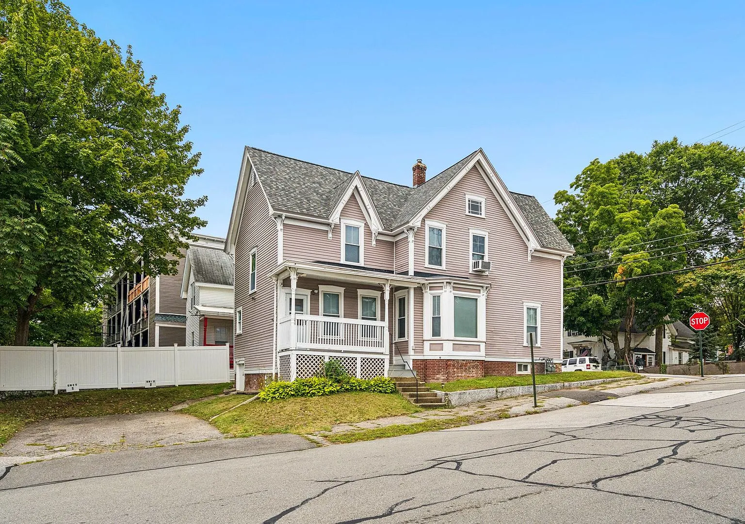 463 Lake Avenue — Photo 2