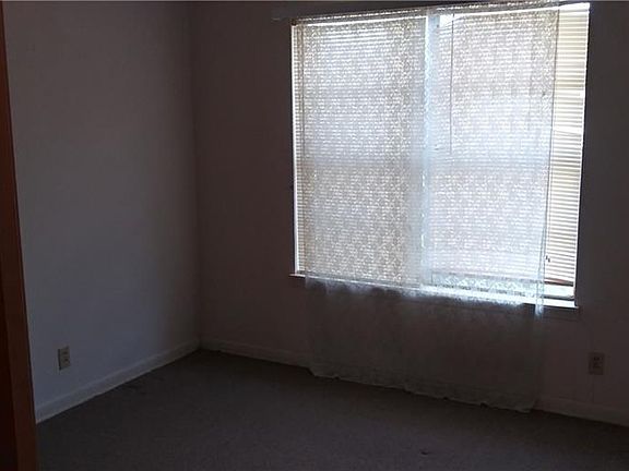 4th image of 817 W Stockton St