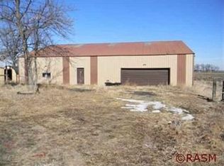 49104 217th St, Lake Crystal, MN 56055