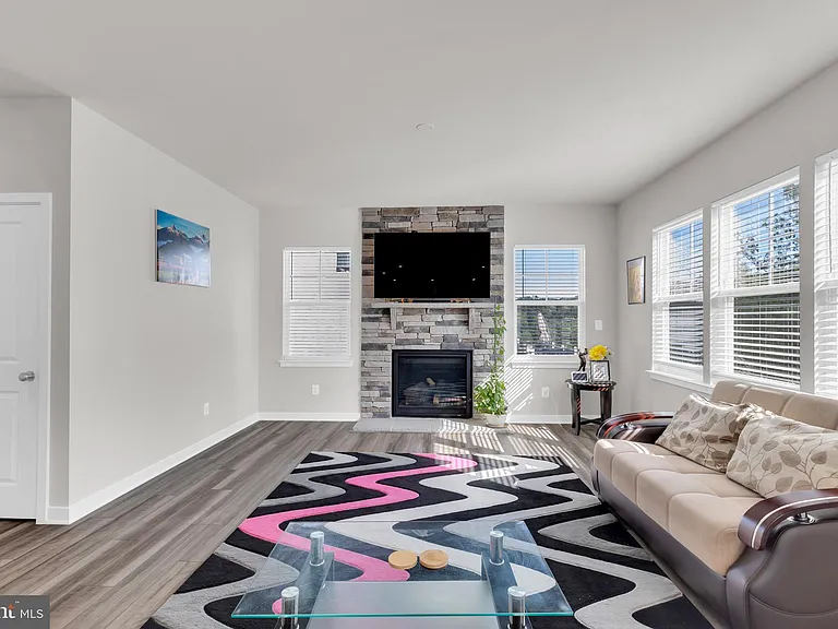 131 Thornton Way — Photo 11