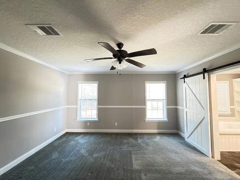 55 Oak Ave — Photo 37