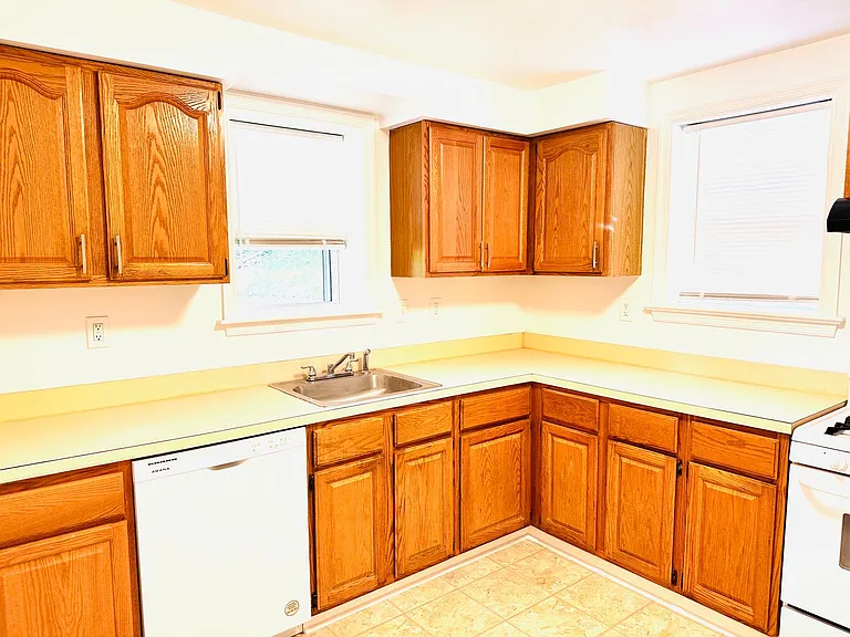 907 Hudson Ave — Photo 31