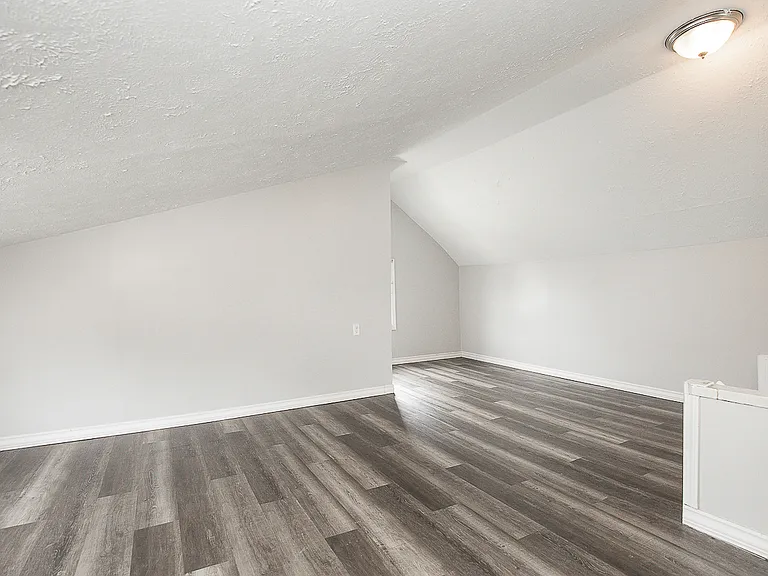 12917 Thornhurst Ave — Photo 20