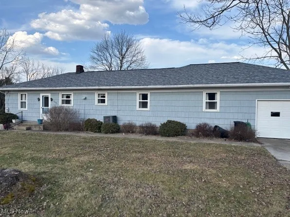 8046 Dawn Rd SW, Sherrodsville, OH 44675