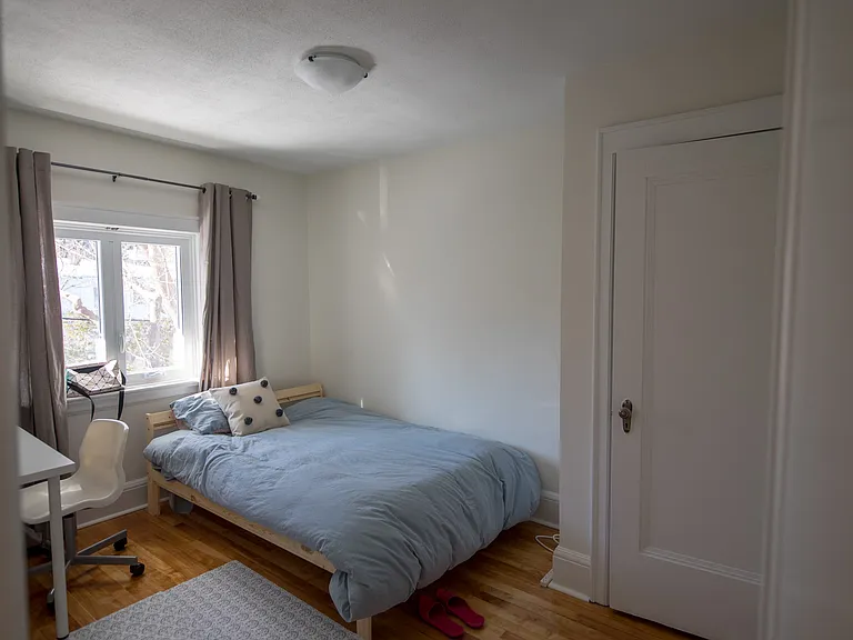 856 Bronson Ave — Photo 37