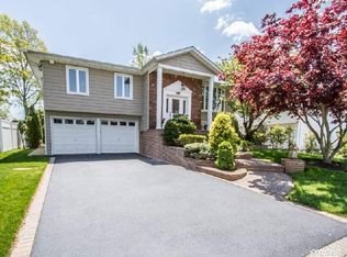 1814 Glenn Ln, Merrick, NY 11566