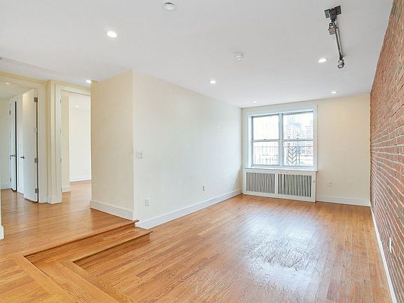 2nd image of 4300 Broadway