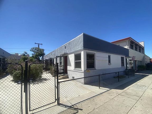 3rd image of 2616 Santa Monica Blvd APT 1