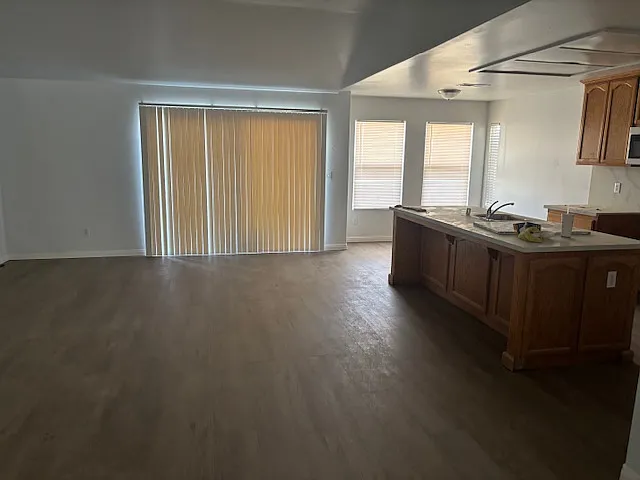 3 bed, 2203 sqft, $2,500 — Photo 3