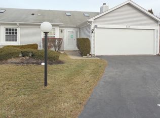 258 Juniper Cir, Streamwood, IL 60107