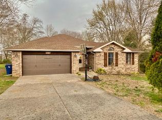 1809 S 11th Ave, Ozark, MO 65721