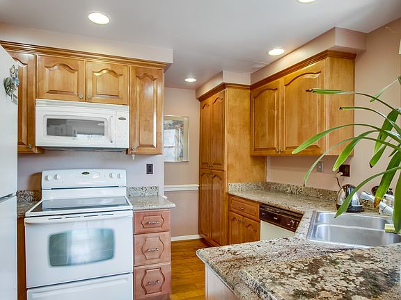 4th image of 8750 Villa La Jolla Dr Unit 67