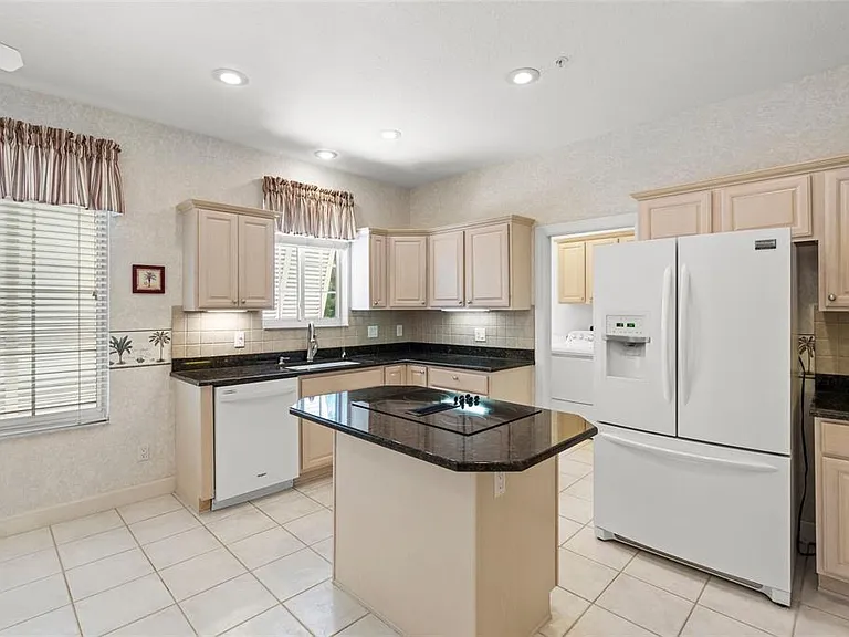 3954 Hamilton Club Cir #14 — Photo 4