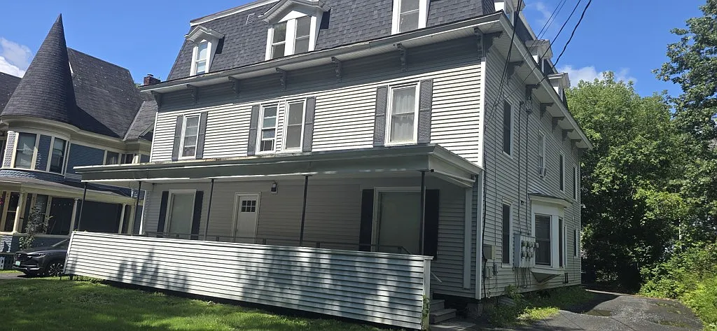 Charming 2-Bedroom Apartment with Heat and Hot Water included in quaint Montpelier, Vermont with ... — Photo 1