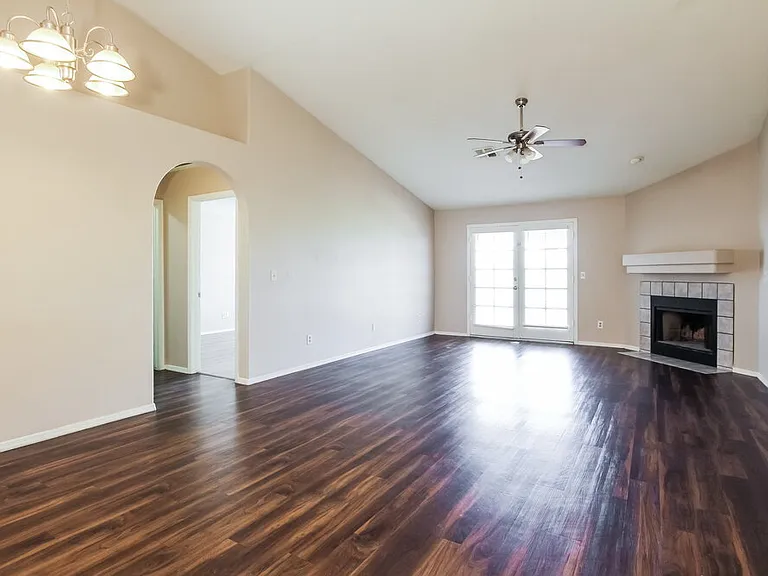8727 W Sierra Vista Dr — Photo 3
