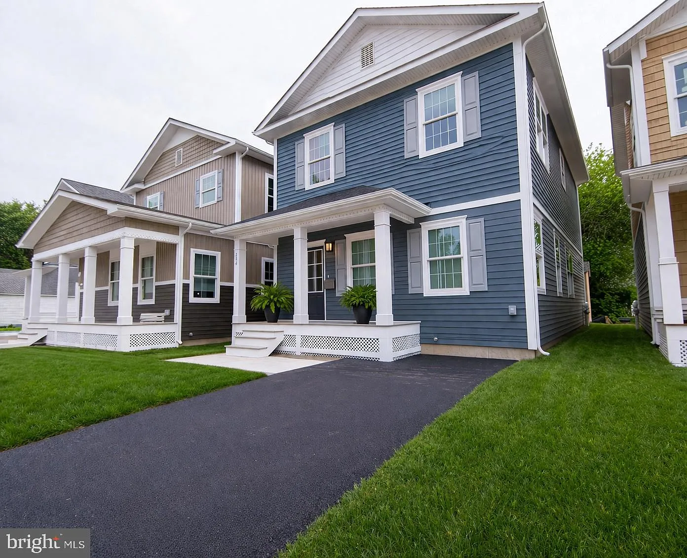636 Douglas St photo 1