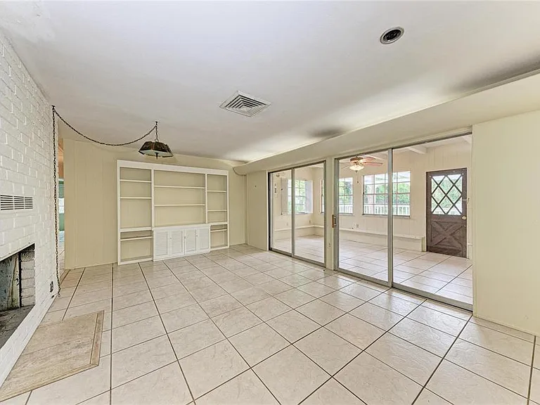 1827 Alta Vista St — Photo 9