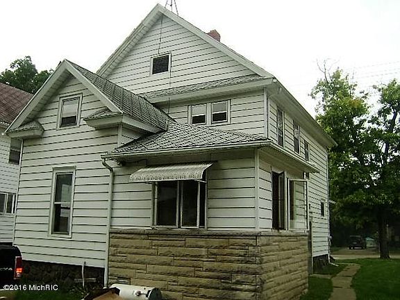 2nd image of 556 Capital Ave NE