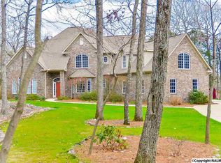 207 Ashwood Dr SE, Decatur, AL 35603