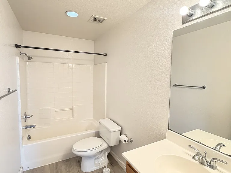 6205 Long Cove Dr — Photo 18