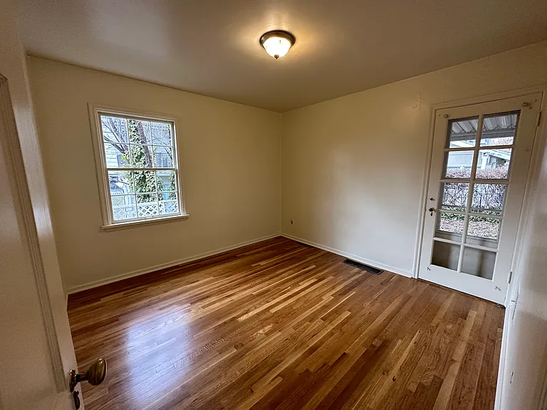 1309 E Michigan Ave — Photo 2