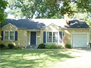 5216 Ash St, Roeland Park, KS 66205