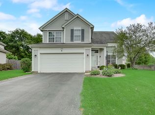 10 Royal Oak Ct, Lake In The Hills, IL 60156
