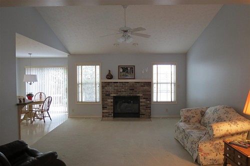 4th image of 610 Sterling Dr