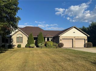 6442 Peck Rd, Ravenna, OH 44266