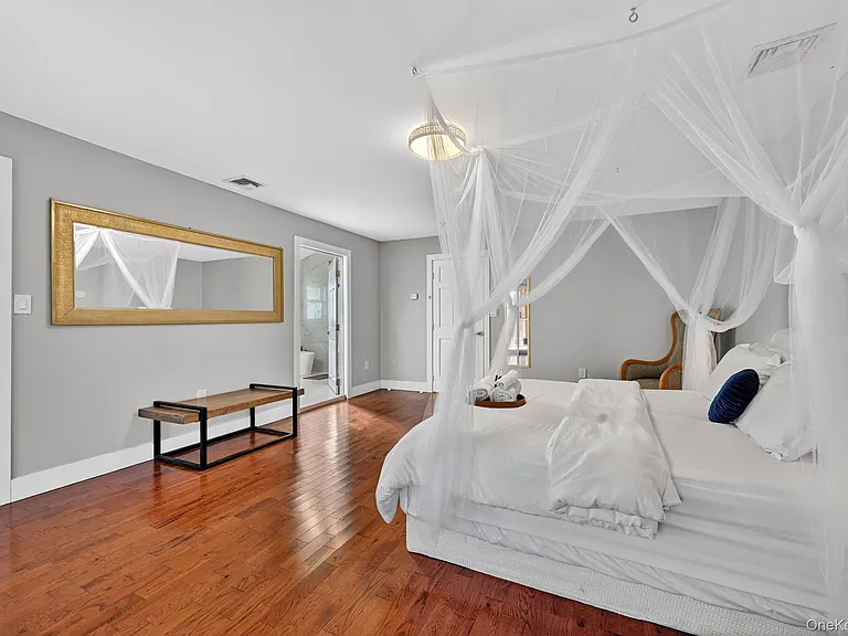 66 Murray Dr — Photo 17