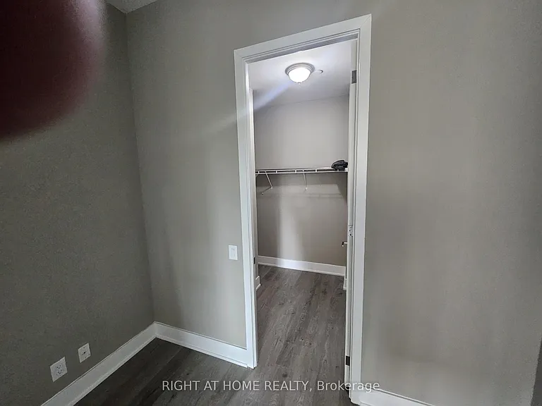 111 Saint Clair Ave W #426 — Photo 17