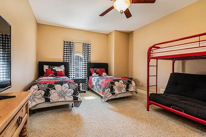 132 Lugano Ln — Photo 8