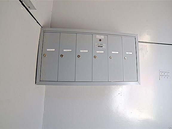 4th image of 1250 Manor Ave