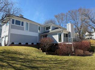 417 Lake Shore Blvd, Wauconda, IL 60084