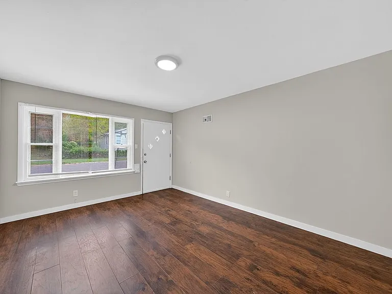 5638 Helen Ave — Photo 6