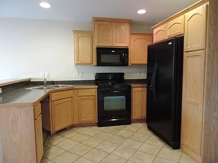2 bed, 1.5 bath, 1200 sqft, $1,800 — Photo 2