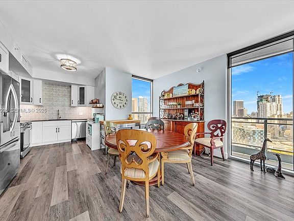 3rd image of 90 SW 3rd St APT 2604
