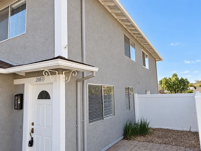 2 bed, 1.0 bath, 834 sqft, $2,495 — Photo 1