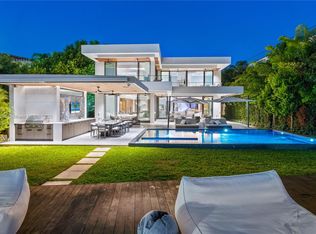 5718 N Bay Rd, Miami Beach, FL 33140