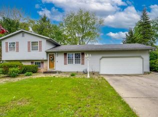3277 Longwood Dr, Barberton, OH 44203