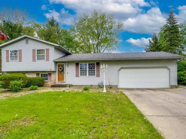 3277 Longwood Dr, Barberton, OH 44203