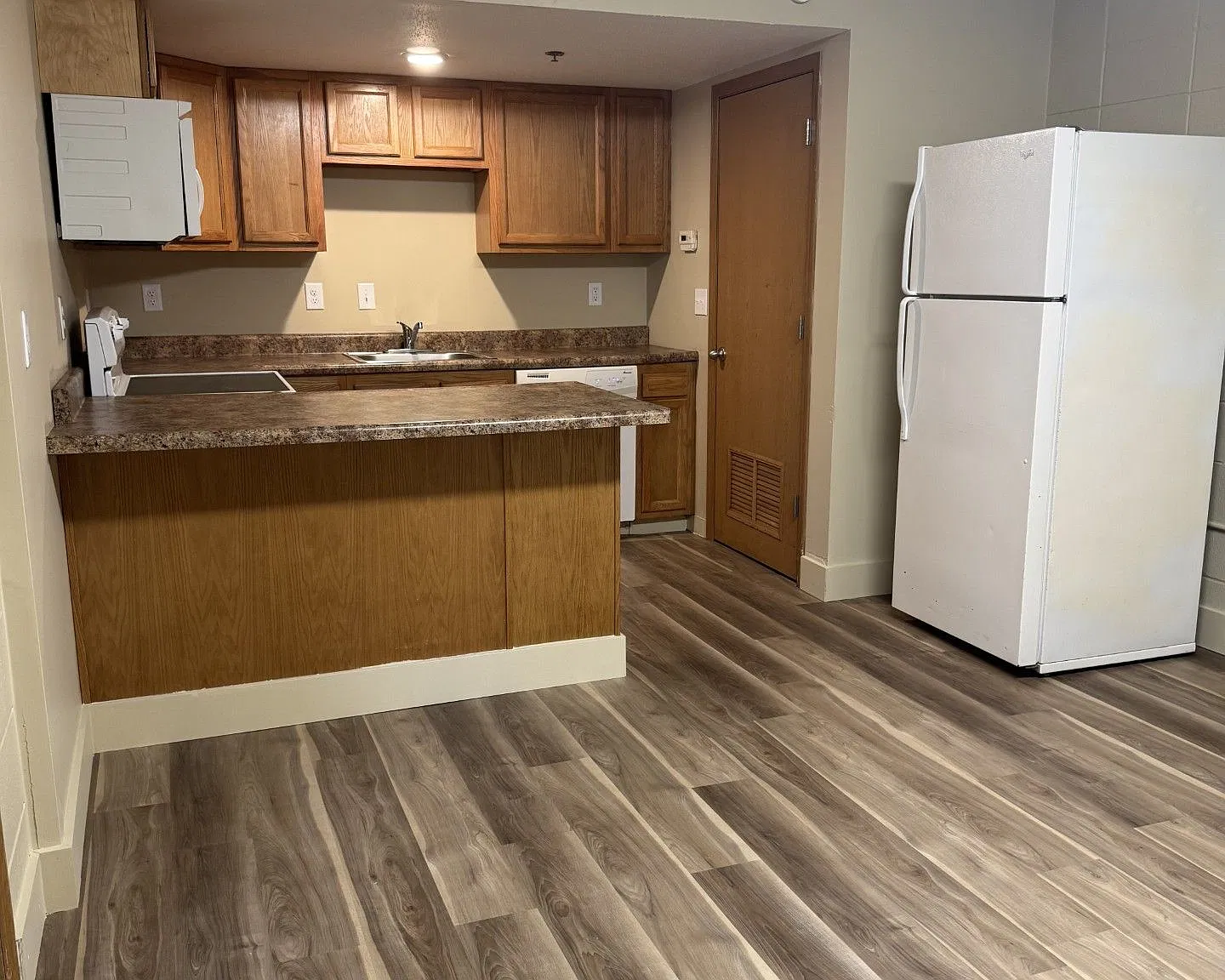 200 Morgan Oak St — Photo 4
