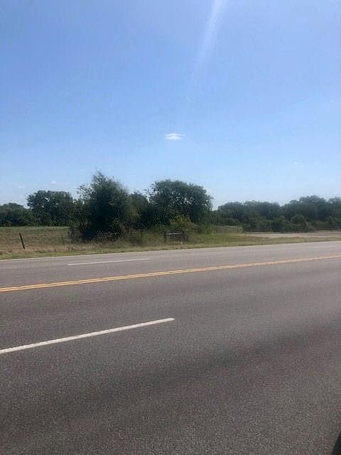 2nd image of 8576 N Us Highway 77