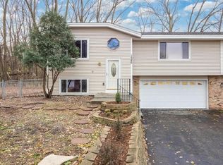 1386 Lakeside Cir, Eagan, MN 55123